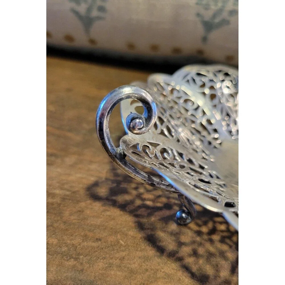 Wm Rogers Lovelace Silver Plated Tri Footed Candy Dish - EPNS 1427 - 1940's